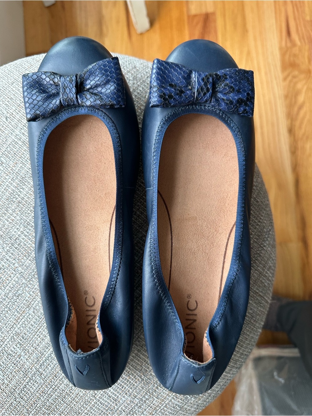 Vionic Navy Bow-Accent Ballet Flats. Sz 9.5